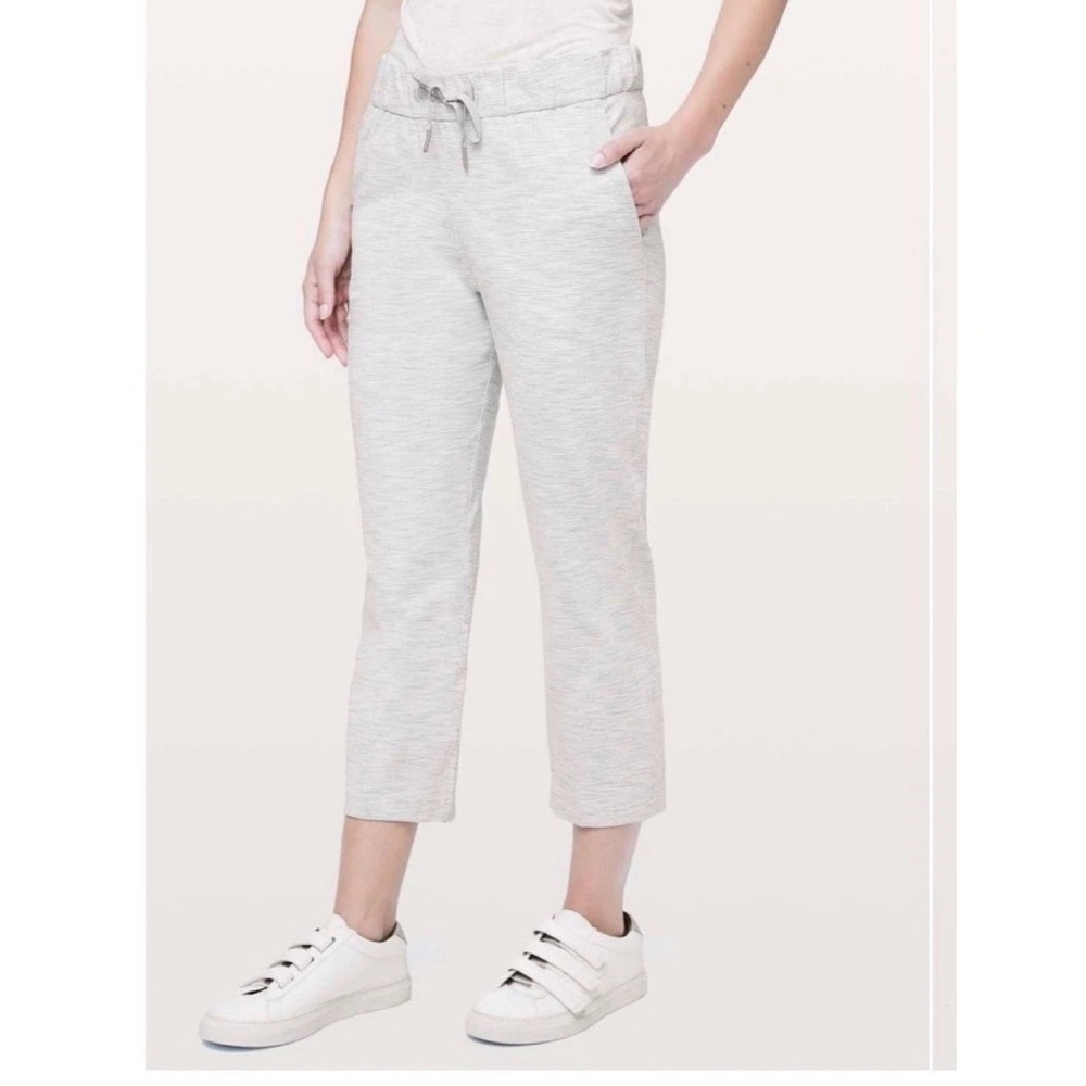 Lululemon On The Fly (gray white space dye) Cropped Capri Pants, size 6